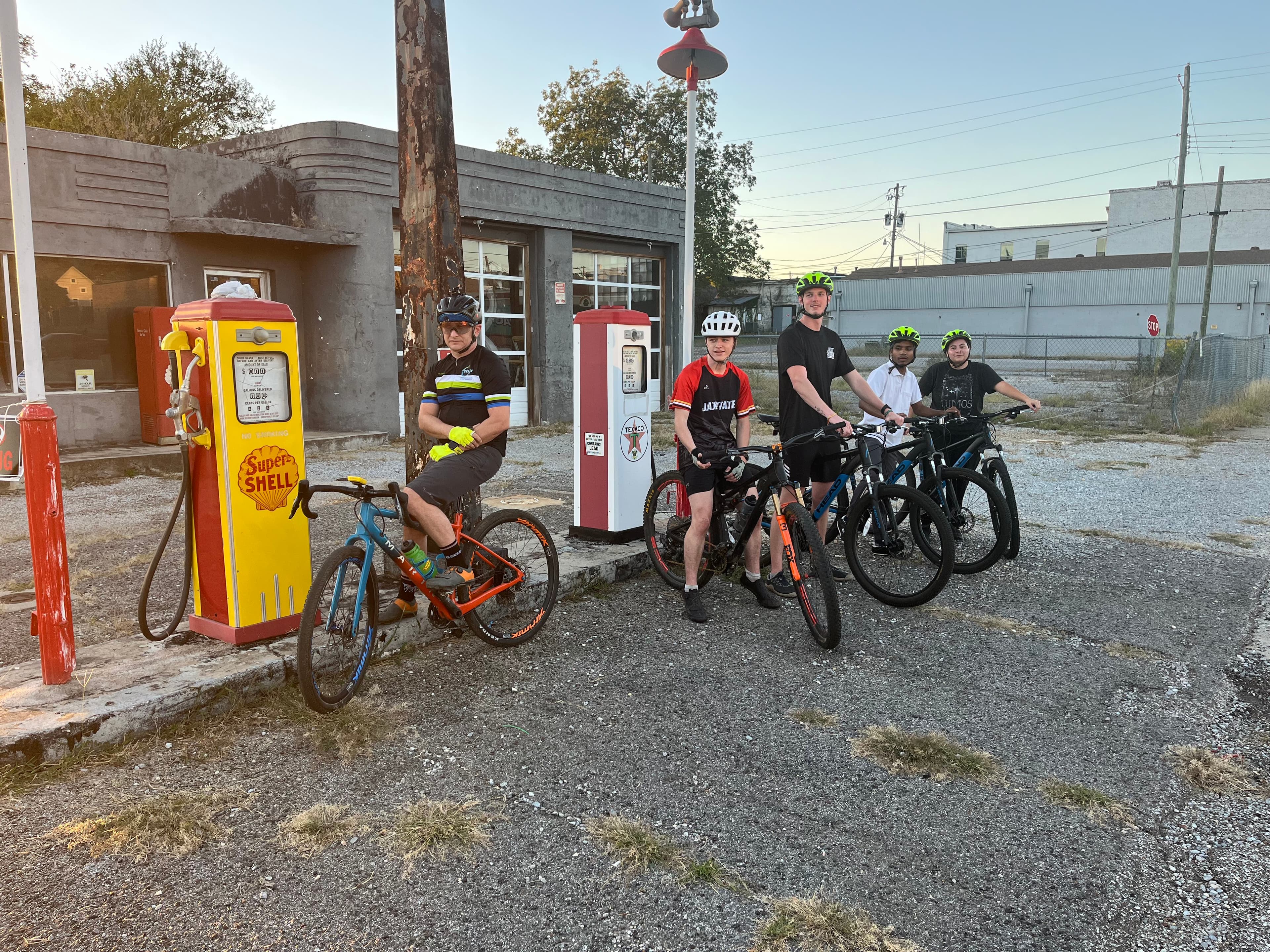 Club ride infront of the "old" gas-station.